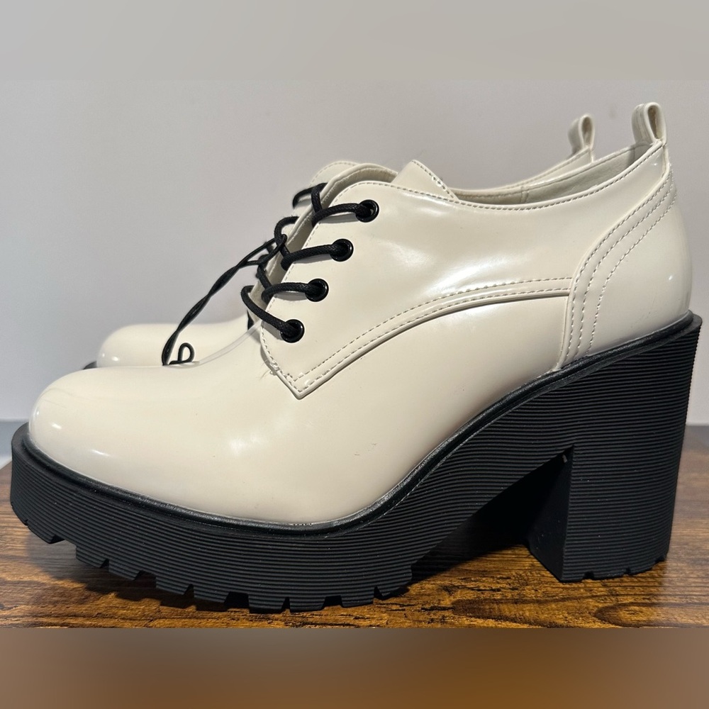 Arizona Women’s Cream Harris Oxfords NWT Various Sizes